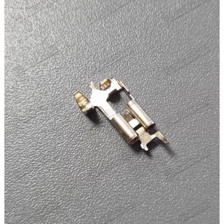 CONNECTEUR FIN POUR PRISE ALTERNATEUR